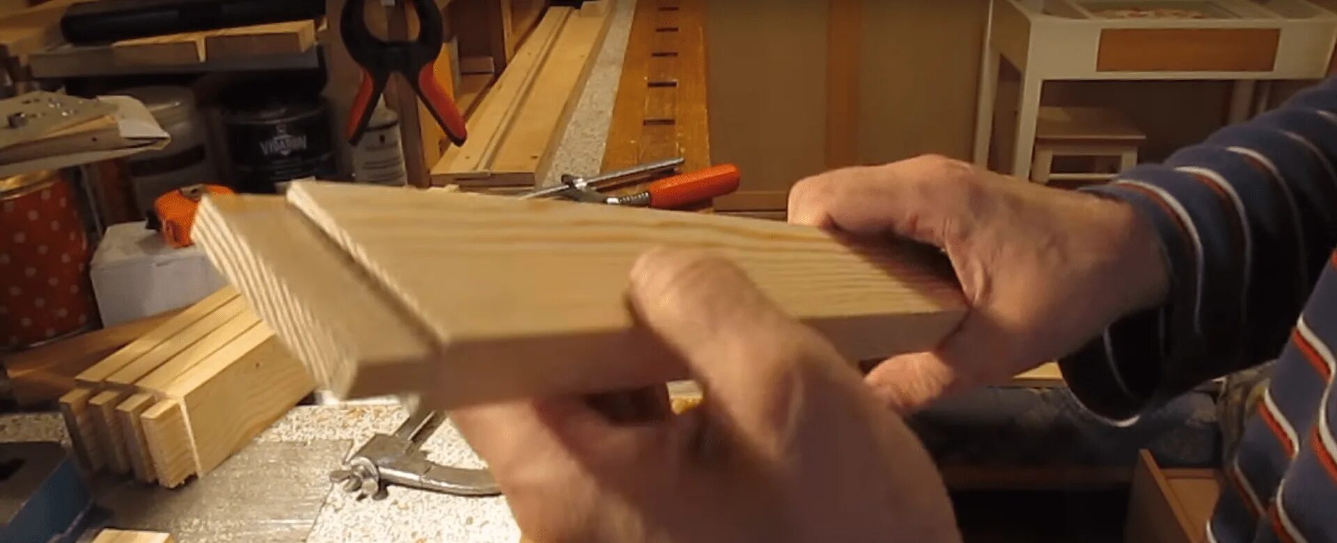 Приспособление для соединения шип паз фрезером. Шип паз ручным. Шип паз ручным. Кондуктор для соединения шип паз. Шип паз фрезером.