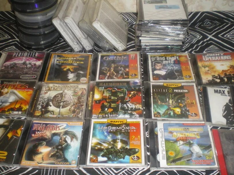 Старые игры на дисках. Коллекция дисков с играми. Старые игровые диски. Коллекция игрушек диски. Сборник старых игр