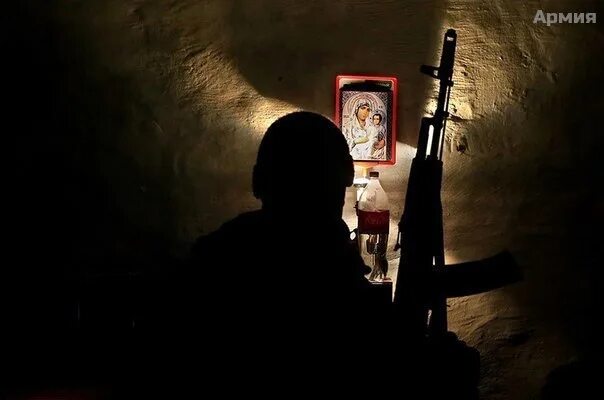 Храни вас бог. Храни тебя бог на войне. С богом надпись. Спаси и сохрани нас господи. Храни вас бог ребята.