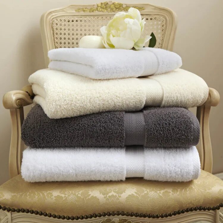 4 несколько полотенцев. Красивые полотенца. Стопка полотенец. Современные красивые полотенца. Полотенца ассортимент.