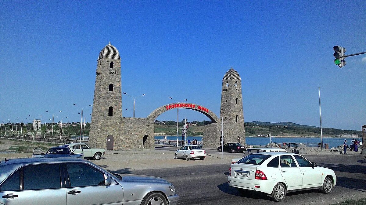 Лазурный берег черноречье грозненское море. Грозненское море в чечне. Грозненское море комплекс. Грозненское море черноречье. Г грозный море.