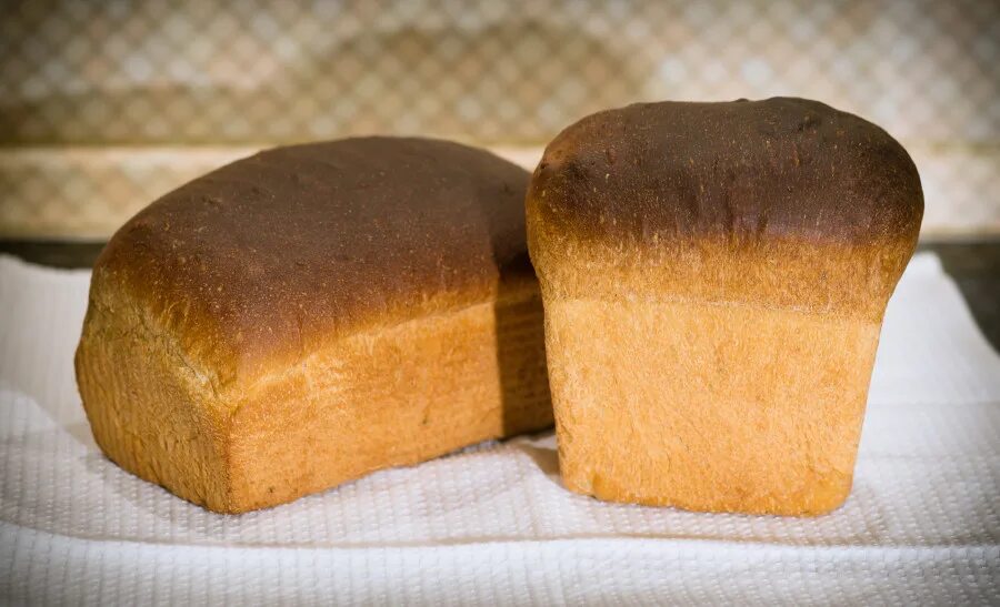 Черный хлеб сахар. Хлеб в живописи. Картина хлеб. Хлебная корка. Корочка хлеба.