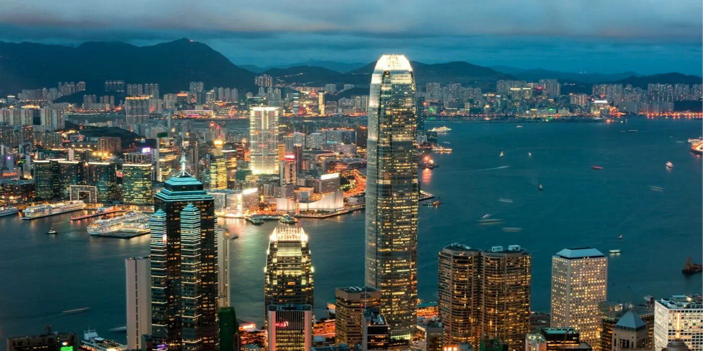 Через гонконг. Через гонконг. Сянган гонконг. Гонг конг столица. Гонконг люди.