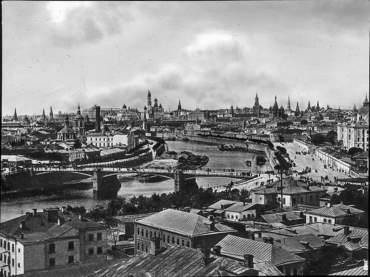 Москва 2088 год. Москва в 1869. Зарядье начало 20 века. Здание манежа в москве о и бове 1817. Вид со швивой горки на кремль.