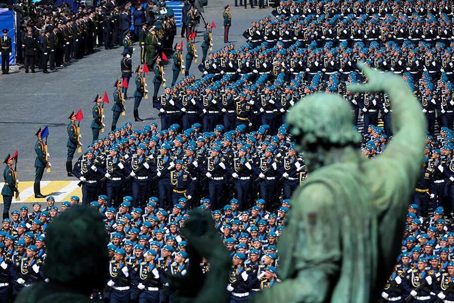 Парад Победы 2015 в Москве. Парад красная площадь 2015. Солдаты маршируют на красной площади. Парад войск.