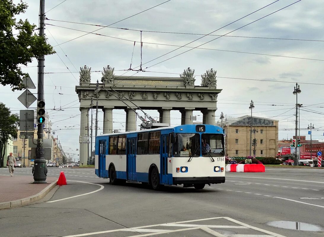 Троллейбус 29 спб. ЗИУ 682 Санкт Петербург. Санкт-Петербургский троллейбус. ЗИУ 682г-013. Петербургский троллейбус.