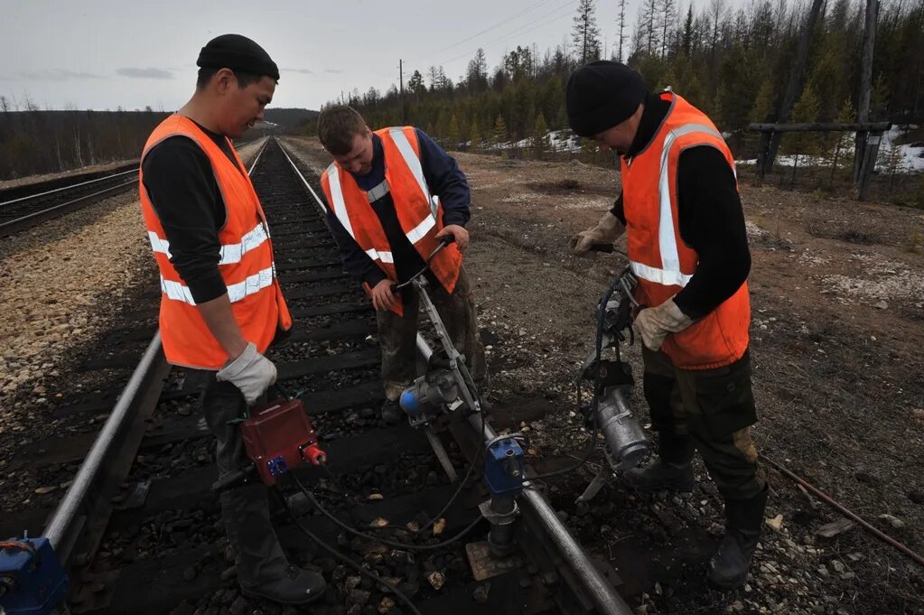 Воронежская дистанция пути пч 3. Сегежская дистанция пути пч-37. Служба пути ржд. Путейцы монтеры. Служба пути ржд.