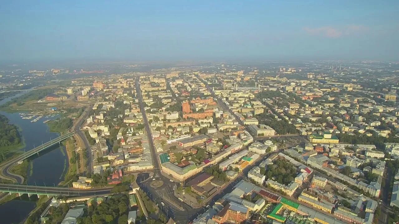 Вид на ярославль с высоты. Ярославль главный с птичьего полета. Центр ярославля с высоты птичьего полета. Видео яро. Видео яро.