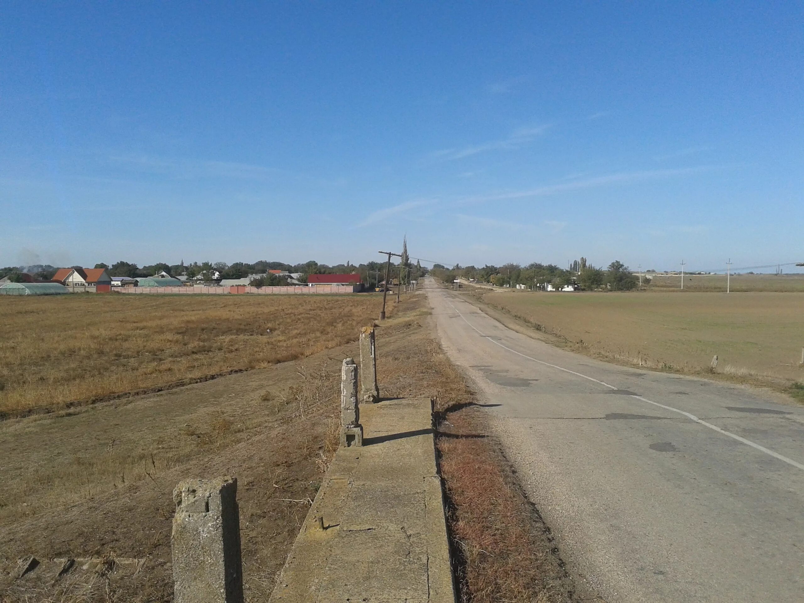 Погода село октябрь. Деревня пасмурно. Осень села липецкой области. Какая сегодня температура. Пгт октябрьское красногвардейский район крым.
