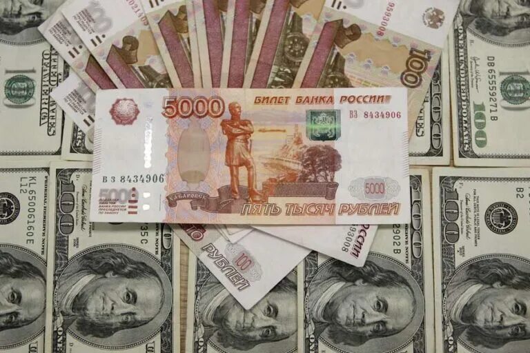 Иностранные деньги в россии. Доллары в рубли. Доллар евро рубль. Рубль и доллар картинки. Доллары евро рубли картинки.
