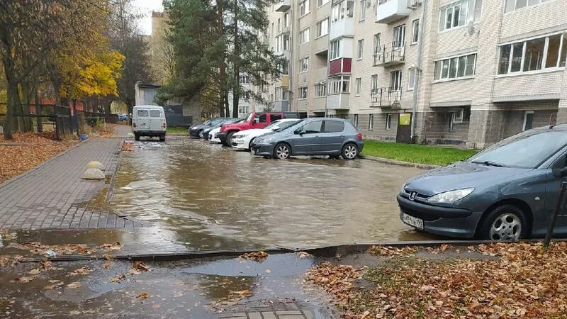 Почему в кировске нет света. Прорыв трубы в сестрорецке. кировск вода. прорвало трубу фото. нет воды прорывы.