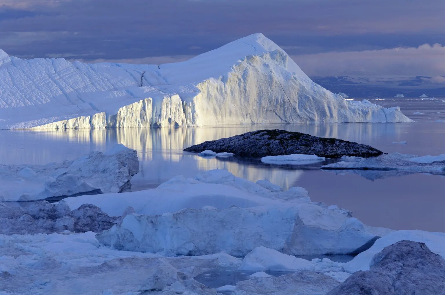 Ледяной щит Гренландии. Гренландия (остров). Таяние гренландского ледяного щита. Льды Гренландии.