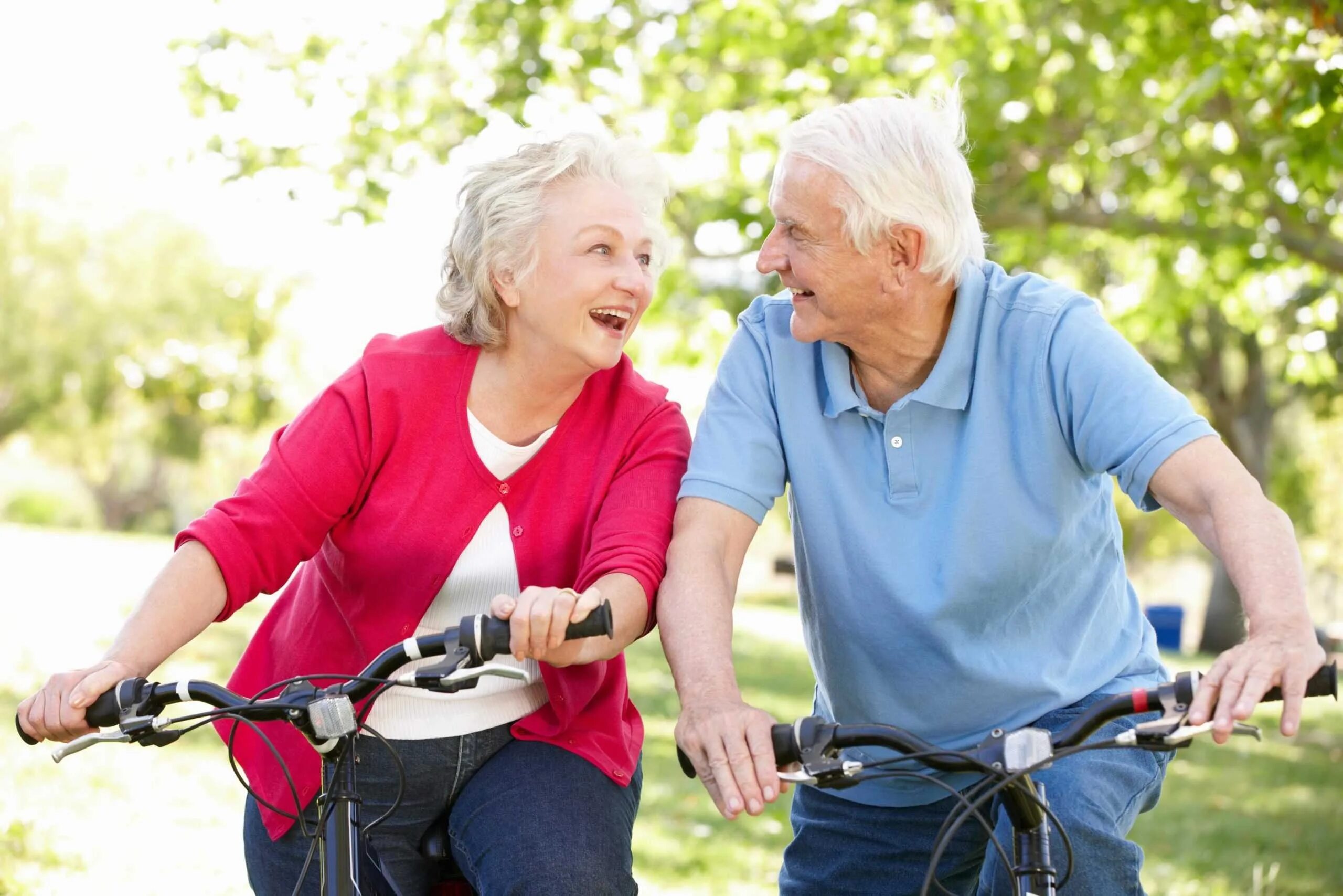 Старение долголетие. Здоровый образ жизни для пожилых людей. Физическая активность пожилых. Пожилые активный образ жизни. Активны йоьращ жизни в старости.