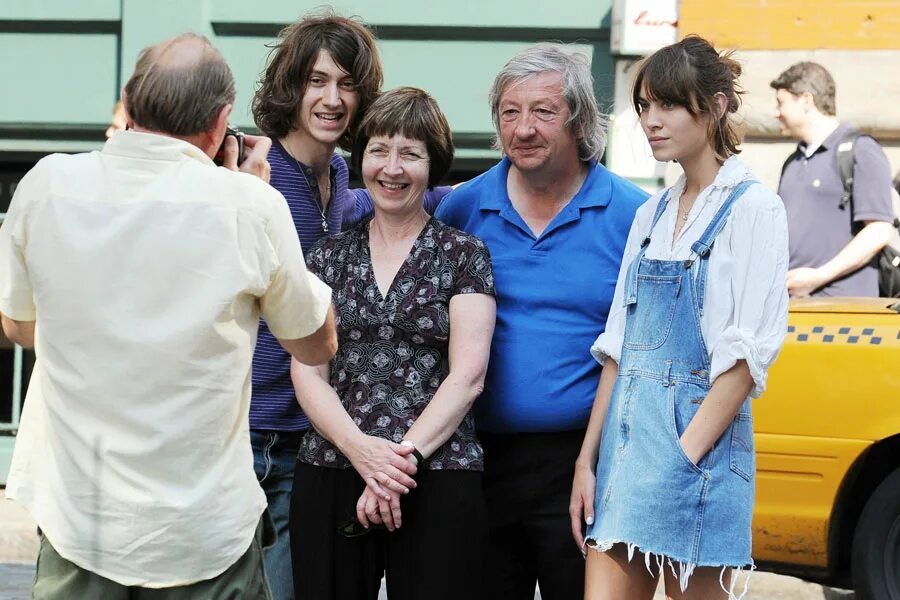 Тернер отец. Alex turner parents. родители алекса тернера. алекса чанг родители.