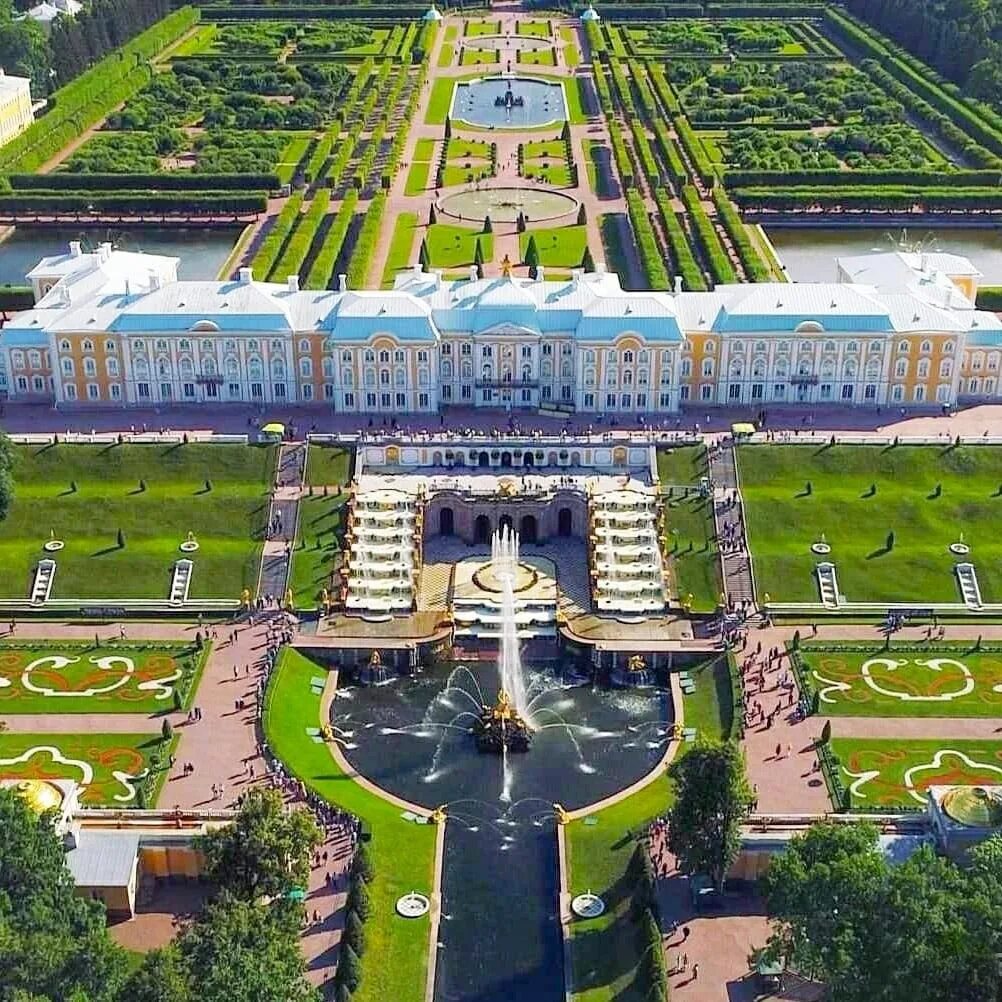 Дворец петергоф в санкт петербурге. Петергоф (дворцово-парковый ансамбль). большой петергофский дворец в санкт-петербурге растрелли. дворцово парковый ансамбль петергофа растрелли. растрелли архитектор петергоф дворец.