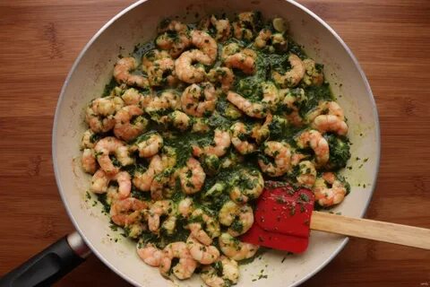 Креветки с соусом песто