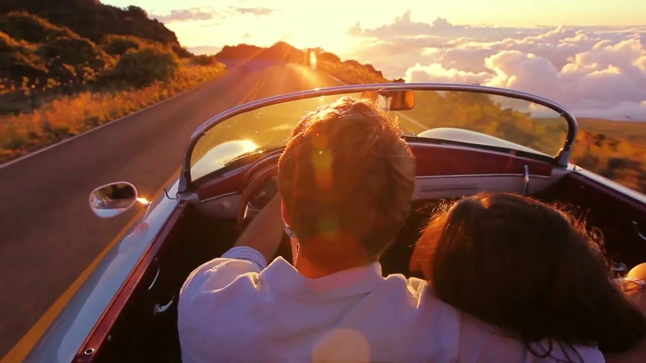Фотосессия пары с машиной. Парень с девушкой в кабриолете. Уехал в закат. Пара едет со двора. Женщина в кабриолете.