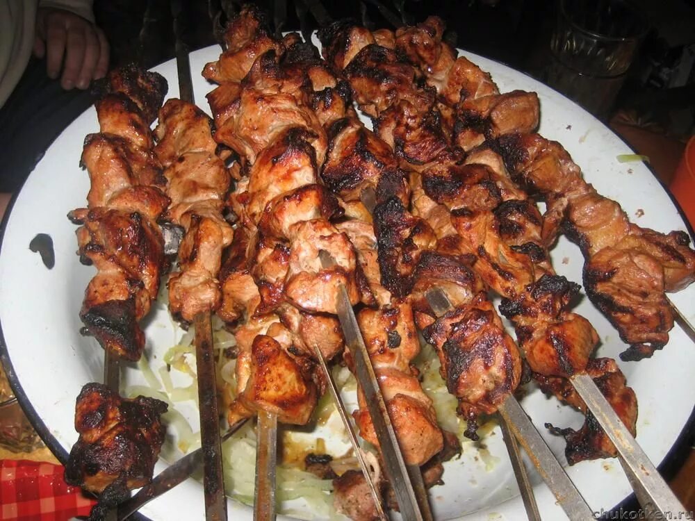 Жареный шашлык. Шашлык барбекю. Шашлыки на природе. Шашлык на мангале и пиво. Шашлык и пиво.