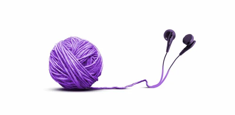 Клубок ниток. Клубочки ниток. Фотосессия с пряжей. Клубки песни. Нитки и спицы.