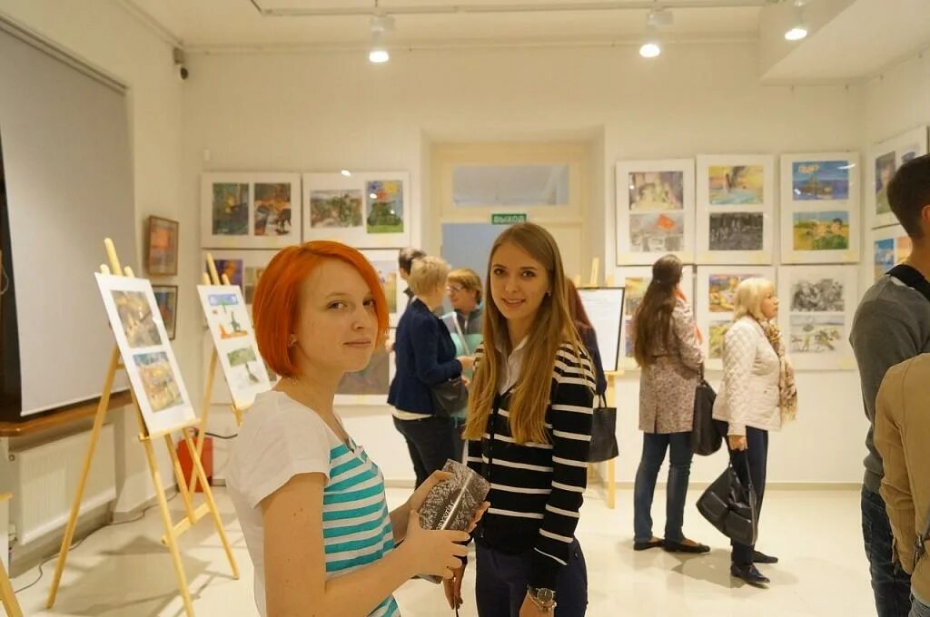 волонтер экскурсовод. волонтеры в музее. ночь музеев волонтеры. волонтеры в музее. музейный волонтер.