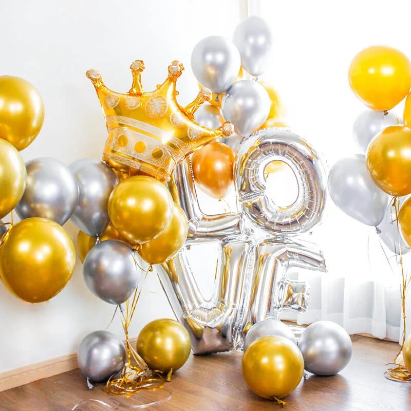 Шары золотые и серебряные. Золотые шары на день рождения. Бело золотые шары. Золотистые и серебряные шары.