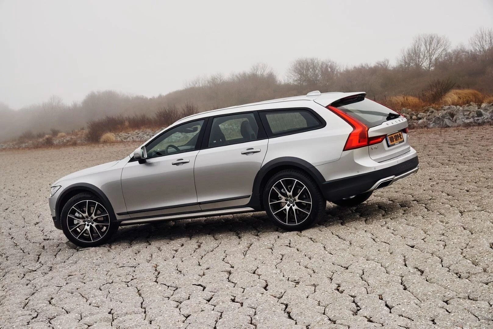 Volvo v90 Cross Country 2017. Volvo 90 Cross. Volvo xc90 Cross Country. Volvo s90 кросс Кантри.