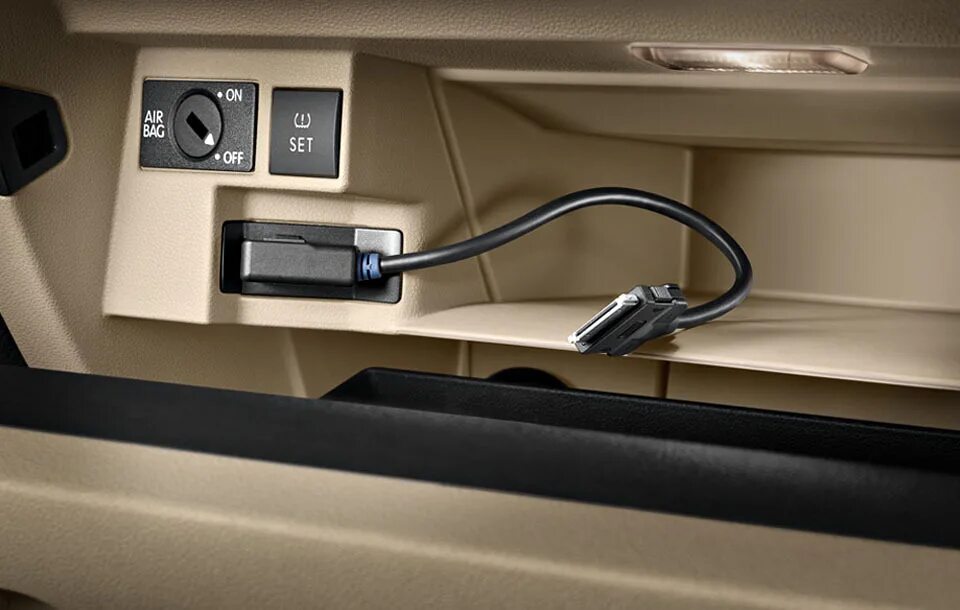 Мультимедийный разъем Media-in Volkswagen. USB разъем в бардачок Jetta 7. Разъем Media in Passat b7. Разъем Jetta 6 в подлокотнике. Usb volkswagen