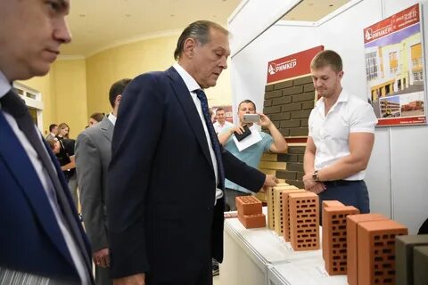 Директор кирпичного завода