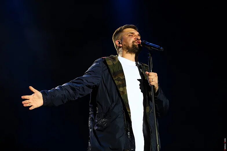Баста выступление. Певец баста 2025. рэпер баста koncert. баста на концерте певец. баста концерт в ростове 2025.