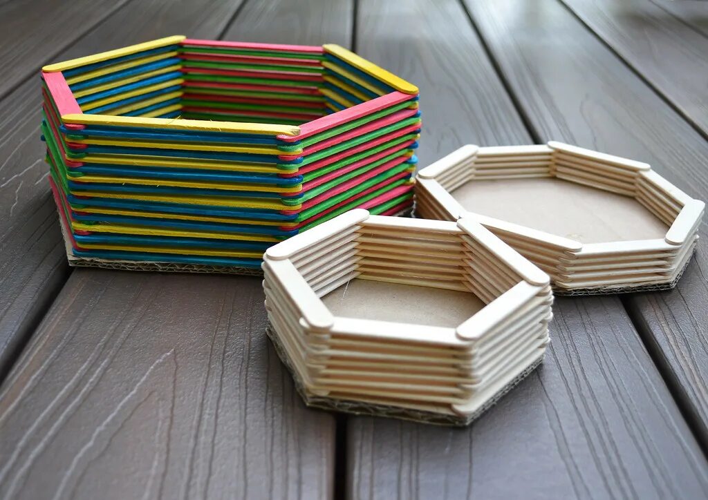 Сундучок из палочек от мороженого. Украшение коробки из палок. Коробка из палочек от мороженого. Шкатулка из палочек. Органайзер из палочек для мороженого.