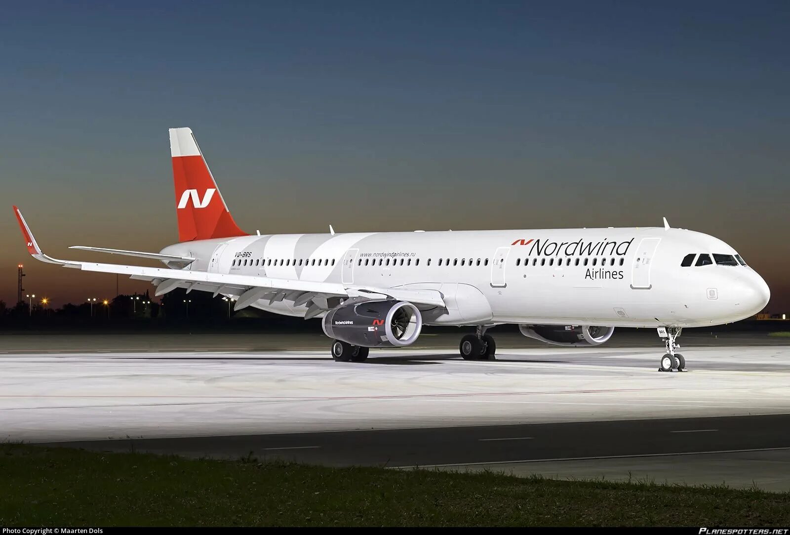 Северный ветер какие самолеты. Airbus a321 nordwind. аэробус 321 nord wind. nordwind airlines аэробус а321. а321 северный ветер.