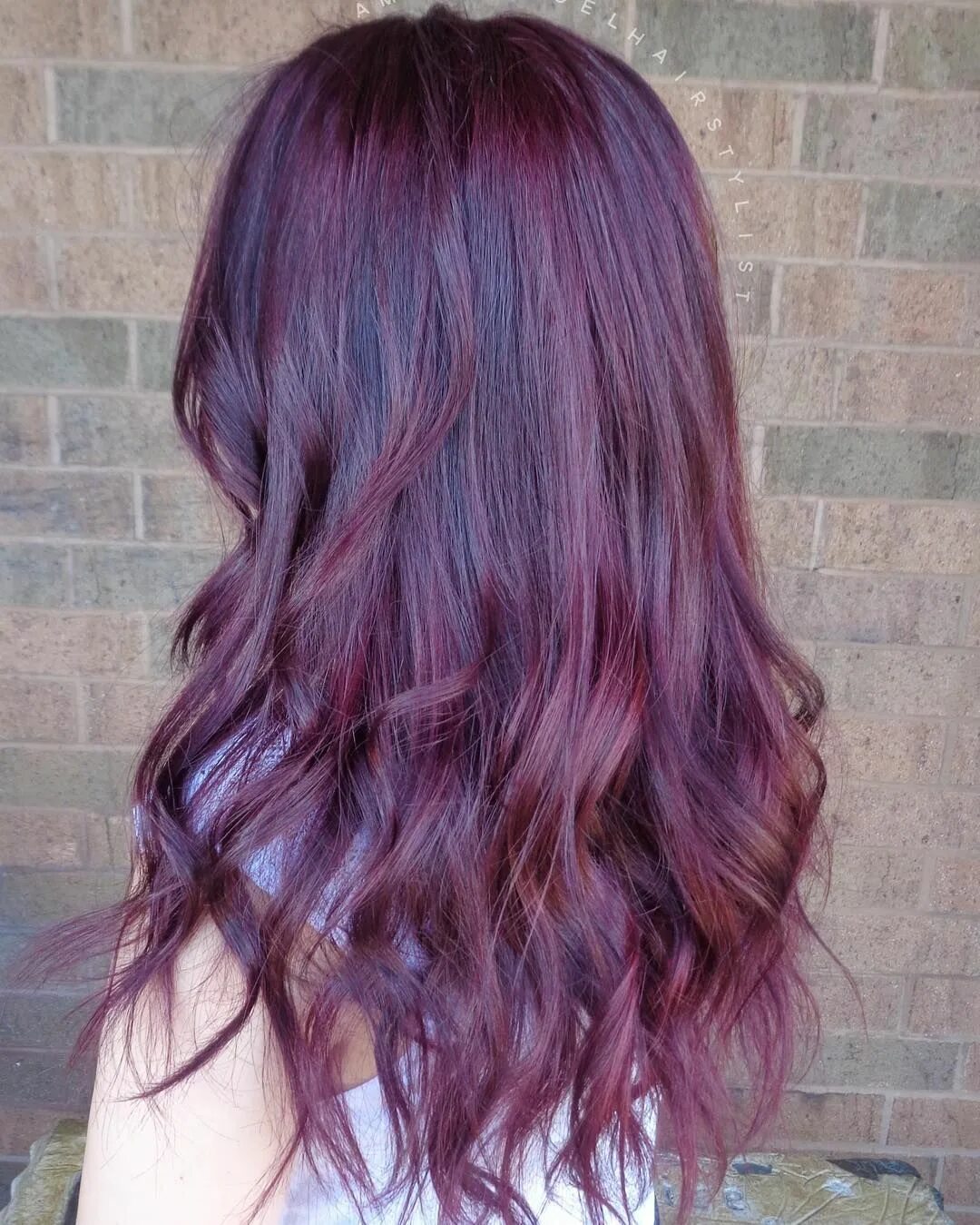 Яркое окрашивание. Рыжий с сиреневым оттенки волос. Каскад с фиолетовыми волосами. Красно фиолетовые волосы. Колорирование волос фиолетовым.