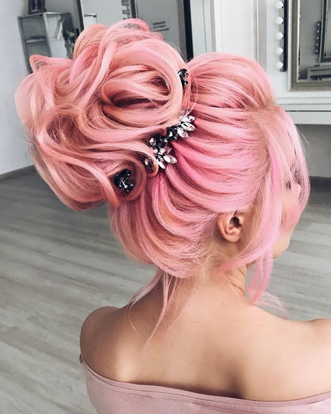 Розовые волосы. Прически с розовыми волосами. Красивые причёски розовые волосы. Прически с розовым оттенком. Розово волосый