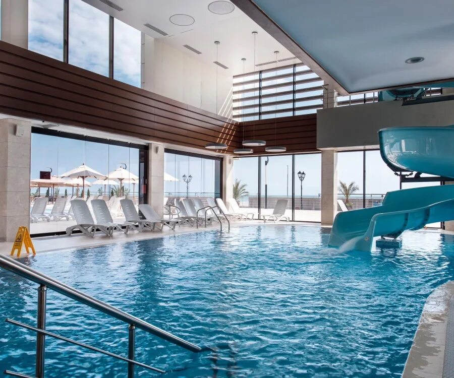 Bridge resort 4 сочи адлер. Отели сочи с подогреваемым бассейном работающим круглый. Бридж резорт сочи бассейн. Бассейн чайсовхоз адлер. Сочи отель бридж резорт 4.
