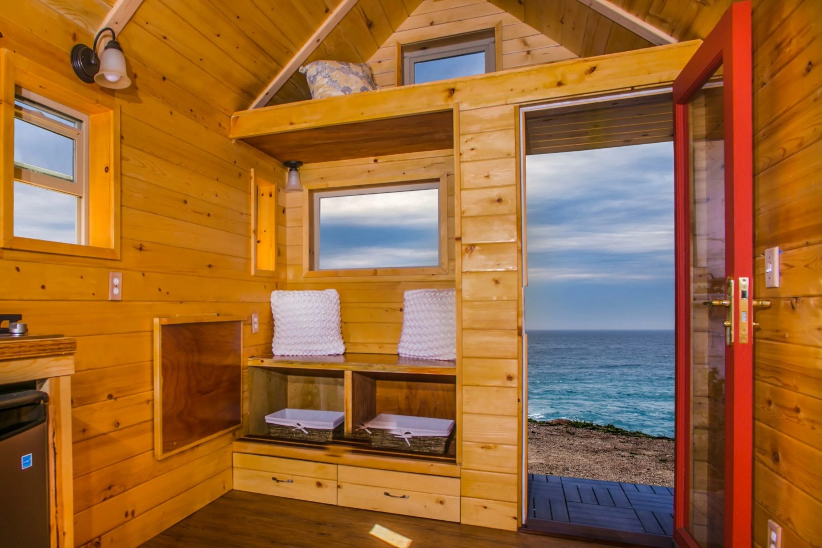 Снять дом на летний период. Домик у моря. Маленькие домики для отдыха. Пляжный домик. Деревянные пляжные домики проекты.