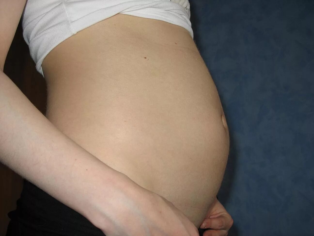 14 2 недели беременности. Беременный живот 13 недель. Животик на 12-13 недели беременности. Живот на 12 неделе беременности.