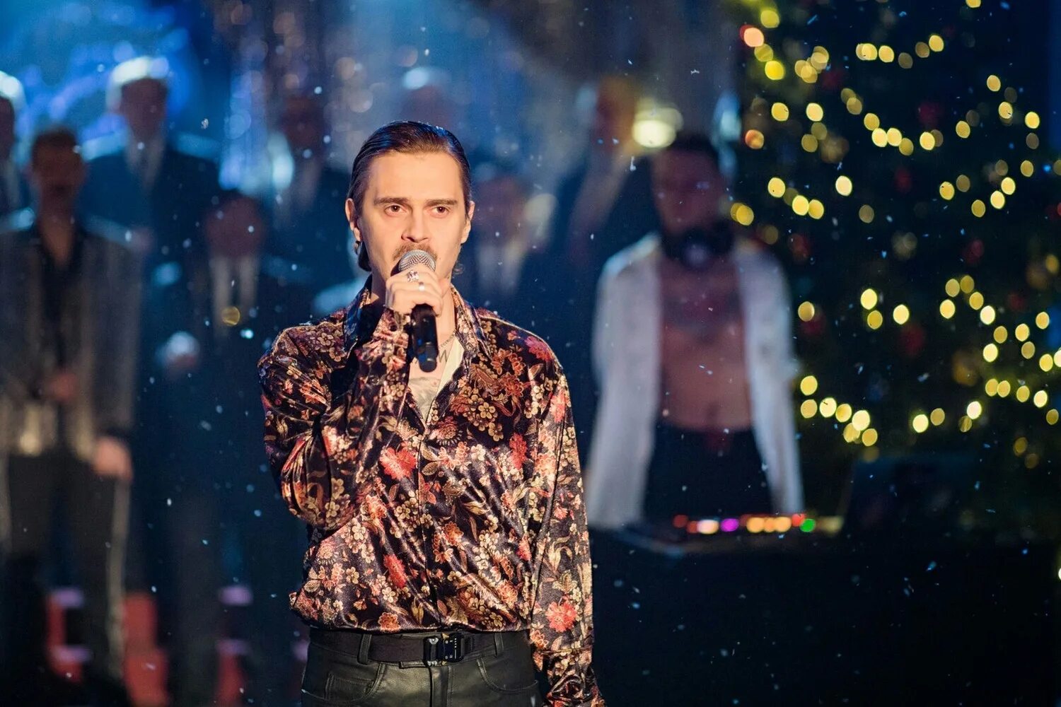 голубой ургант новогодний концерт. голубой огонек вечерний ургант. иван ургант голубой огонек. голубой ургант 2018. голубой огонек вечерний ургант.