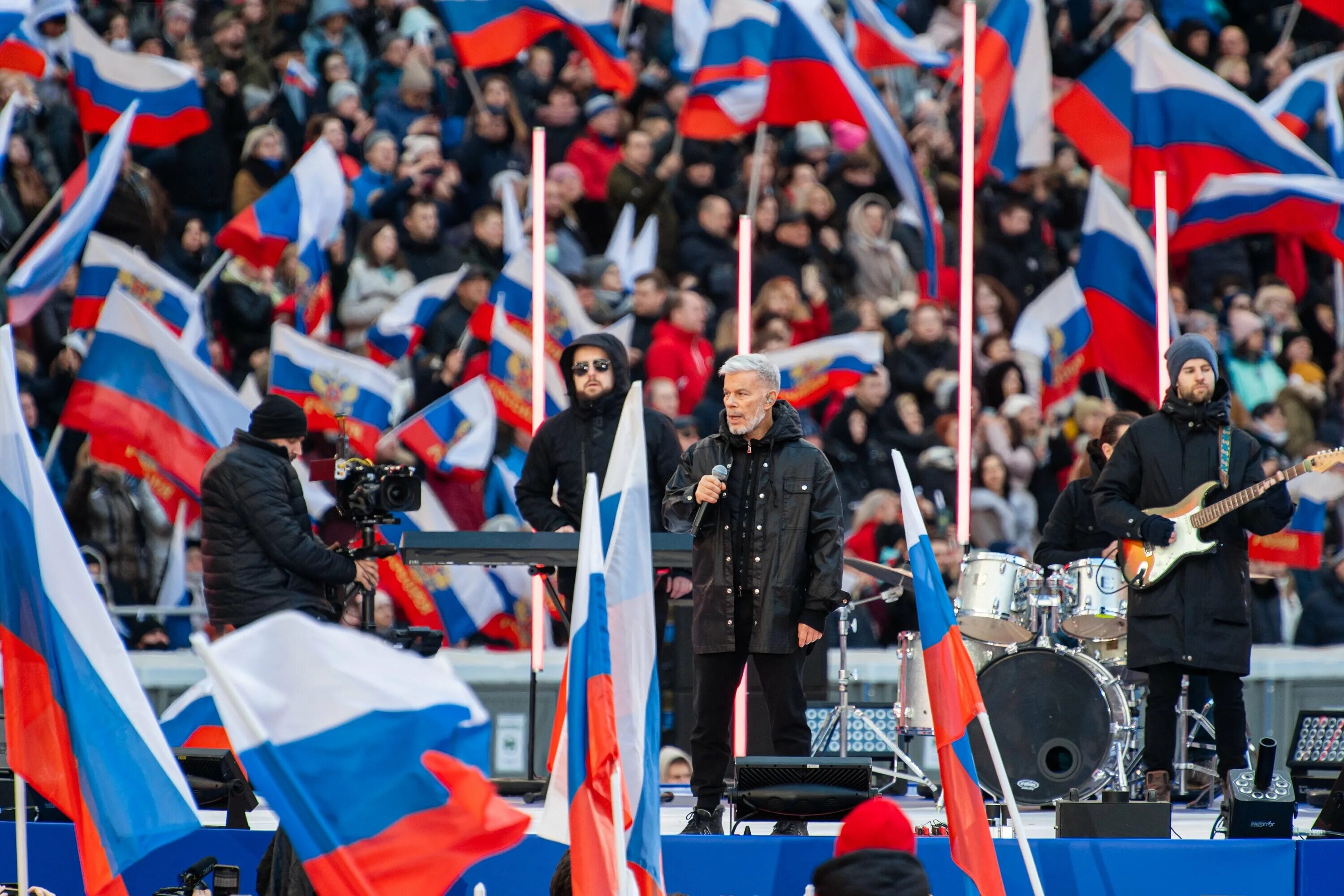 Россия победит в марте. Митинг в Лужниках 2022. Митинг концерт в Лужниках 2022.