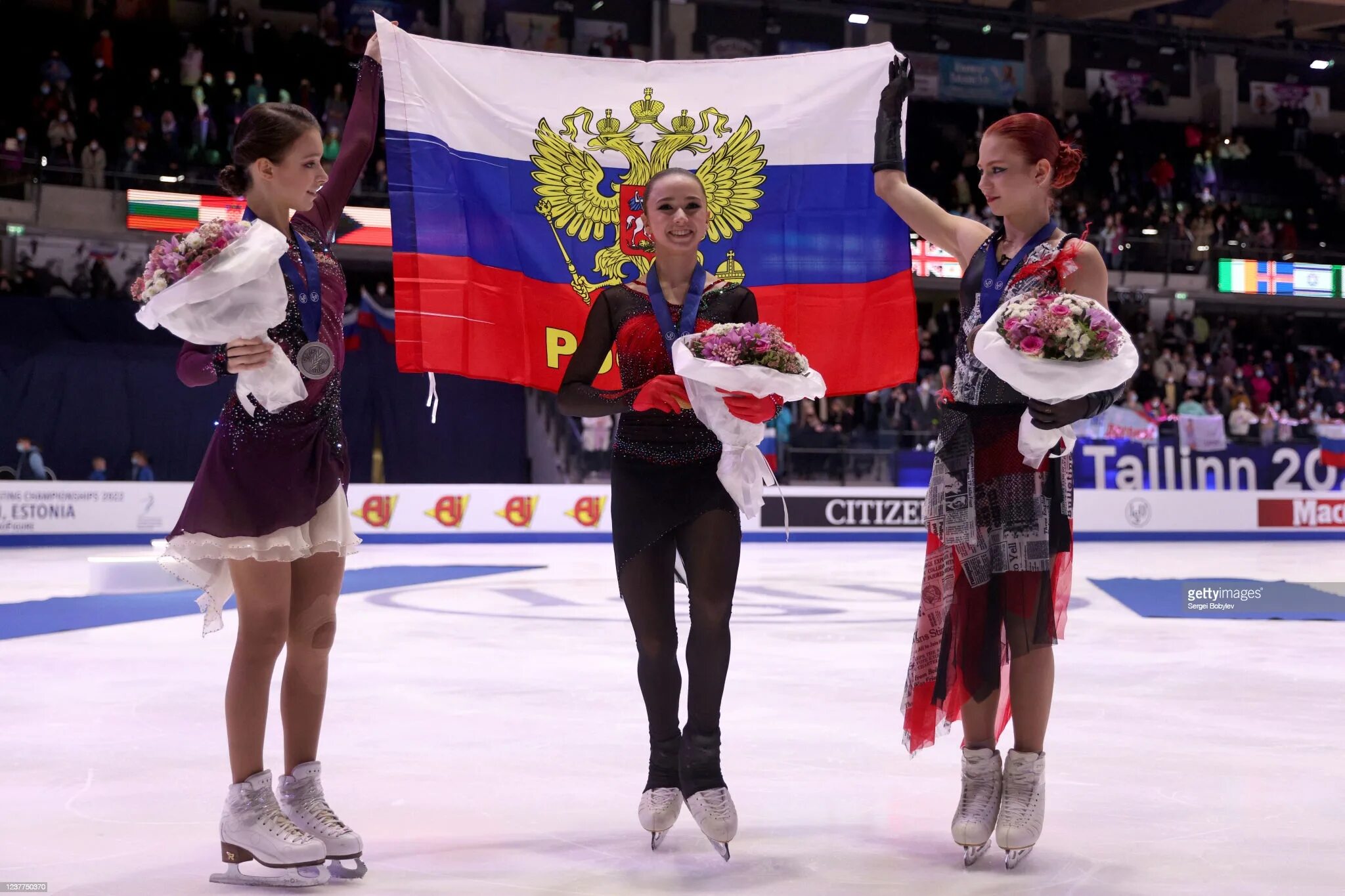 Фигурное катание хабаровск. Камила Валиева Чемпионат Европы 2022. Фигурное катание Трусова Валиева Щербакова. Трусова Валиева Щербакова 2022.