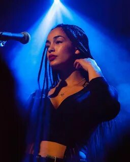 DAILY JORJA 🧚 🏼 ♂ on Instagram: "Jorja Smith performing in San Franc...