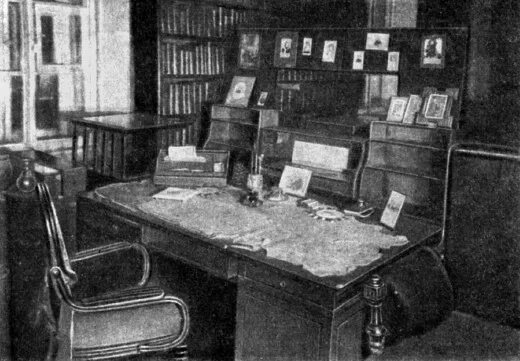 менделеев и куинджи играют в шахматы. и. менделеев играет в шахматы. и. шахматы тюмень.