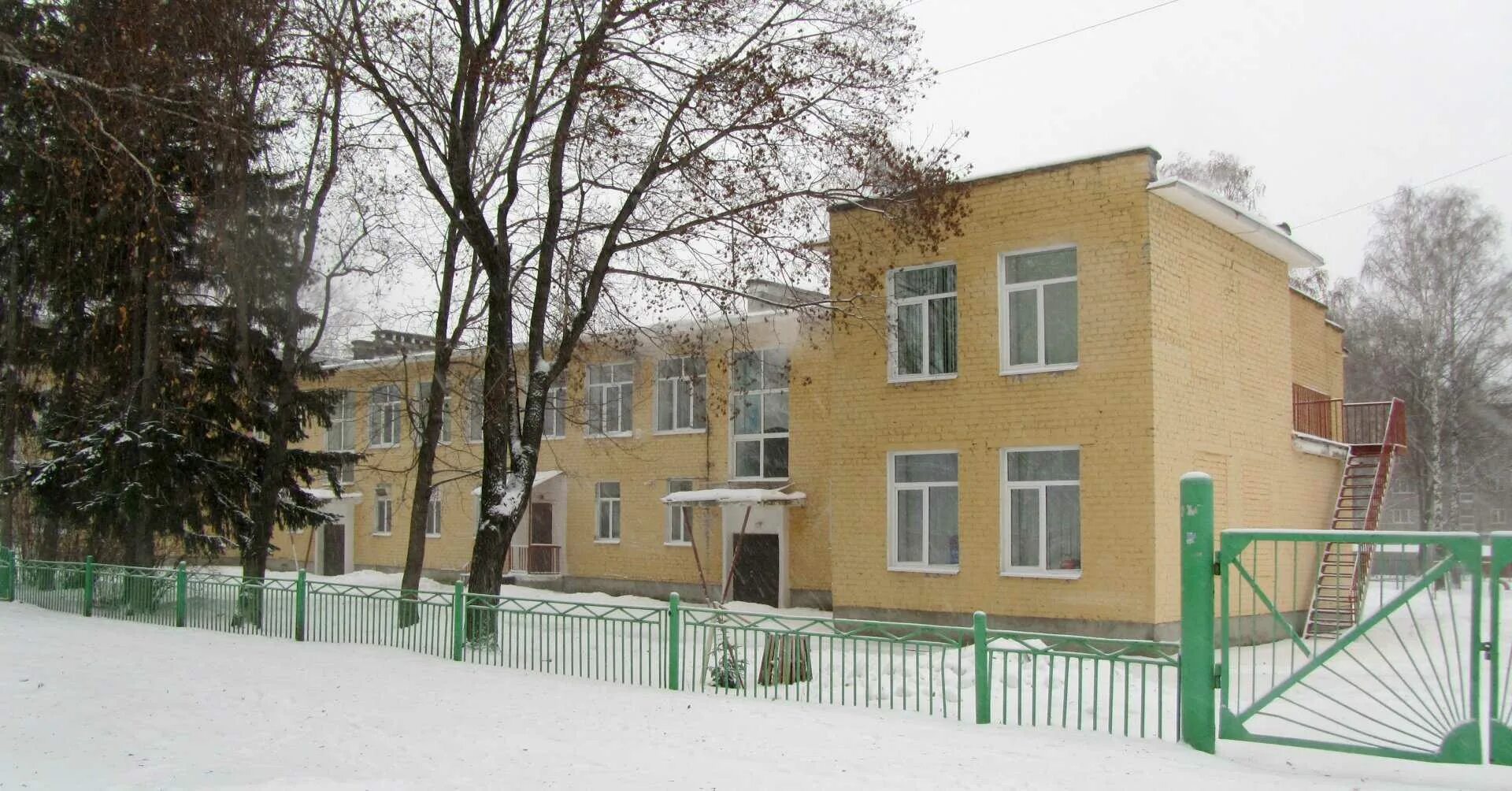 Здание детский сад ярославна рубцовск. 35 садик рубцовск. Детский сад 55 изумрудный город коллектив. 55 сад телефон. Детского сада № 55.