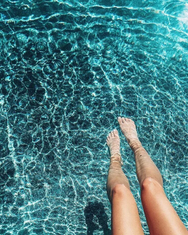 Summer vibes сап. Саммер вайбс. размытое фото пляжа с бассейном. лето вайб эстетика. summer pool.