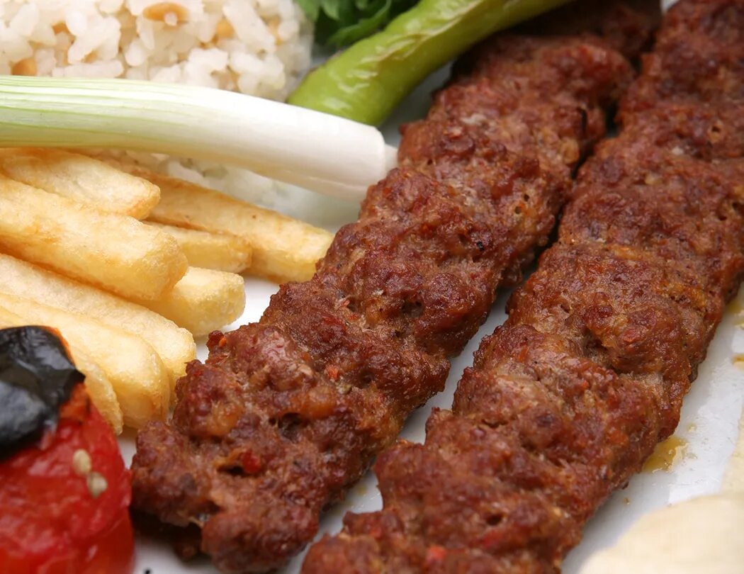 донер с рыбой в стамбуле. казан кебаб в ресторане. бейти кебаб. шаурма шадринск. кебаб кинг шадринск карла либкнехта.