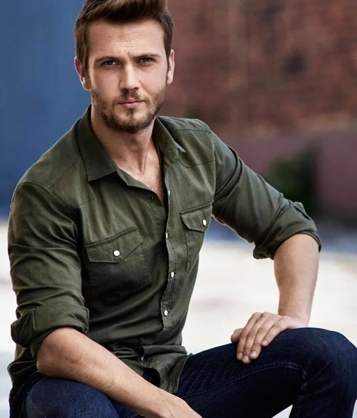 Джан верел серра. Бугра гюльсой турецкий актер. Турецкий актер энгин акюрек. Сечкин оздемир великолепный век. Амир козжугли.