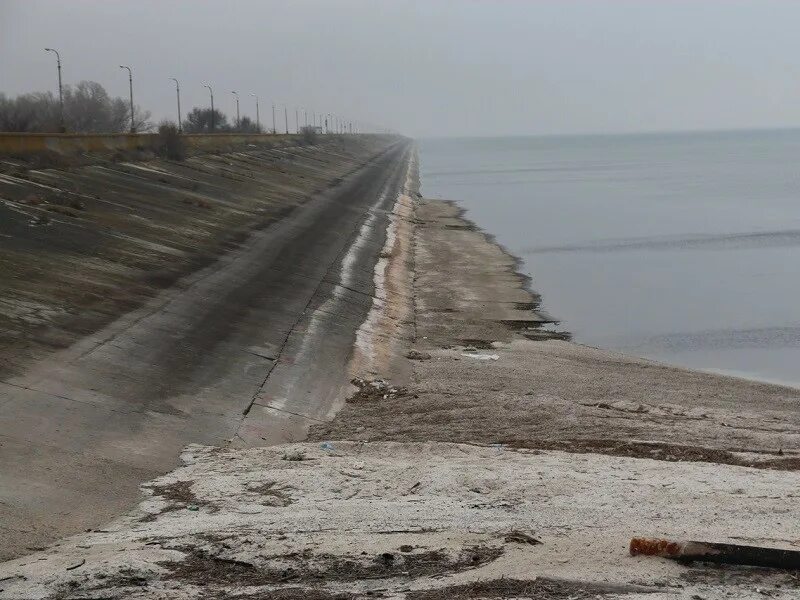 Сброс воды цимлянского. Волгодонск Цимлянское водохранилище. Цимлянское водохранилище дамба. Плотина Цимлянского водохранилища. Цимлянское водохранилище 2020.