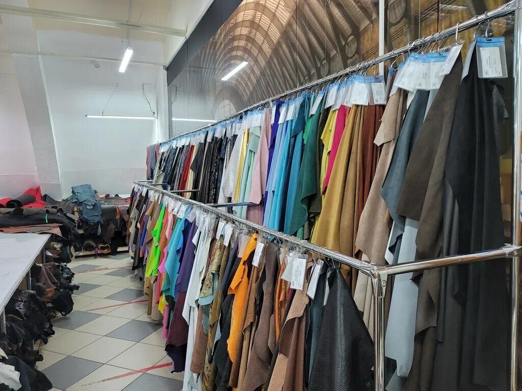 магазин кожи золотой. золотая кожа мебельная. искусственная кожа для мебели золотая. натуральная кожа золото. золотой теленок магазин кожи москва.