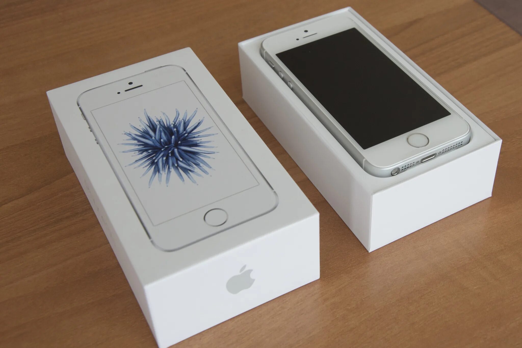Купить se оригинал. Apple iphone se 32gb Silver. Iphone se 64gb Silver. Айфон 5 се 32 ГБ. Iphone se 2016 Silver.