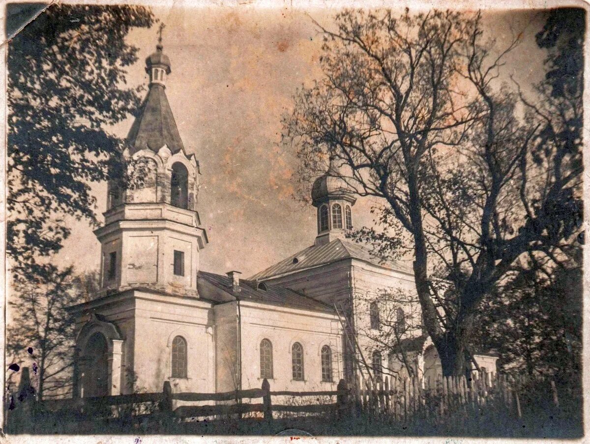 Церковь митрофана и тихона на сырском руднике. Храм серафима саровского в кемеровской области. Мещовский район церковь спаса нерукотворного. Рудник церковь. Храм серафима саровского в кемеровской области.