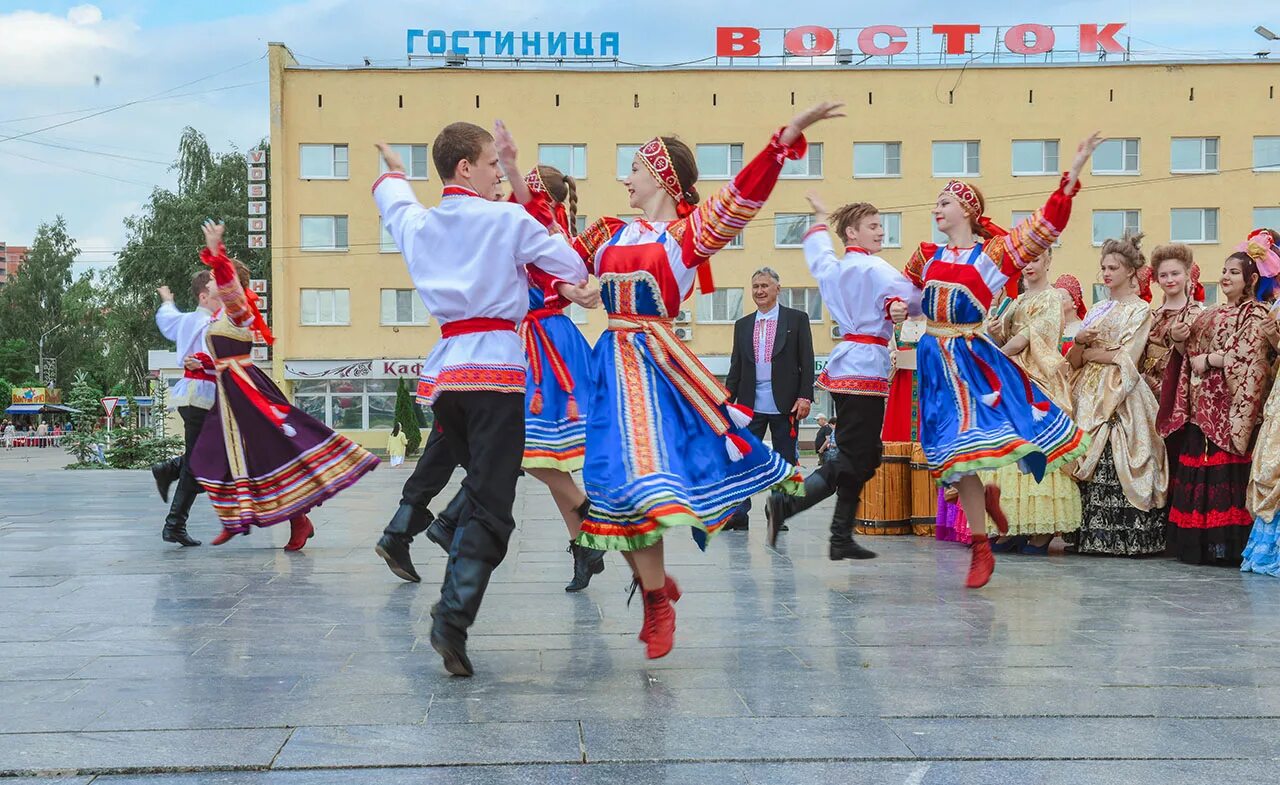 Мероприятия в гагарине сегодня. День г. Гагарин. День России красная площадь. День города Гагарин. День независимости городе Гагарин.